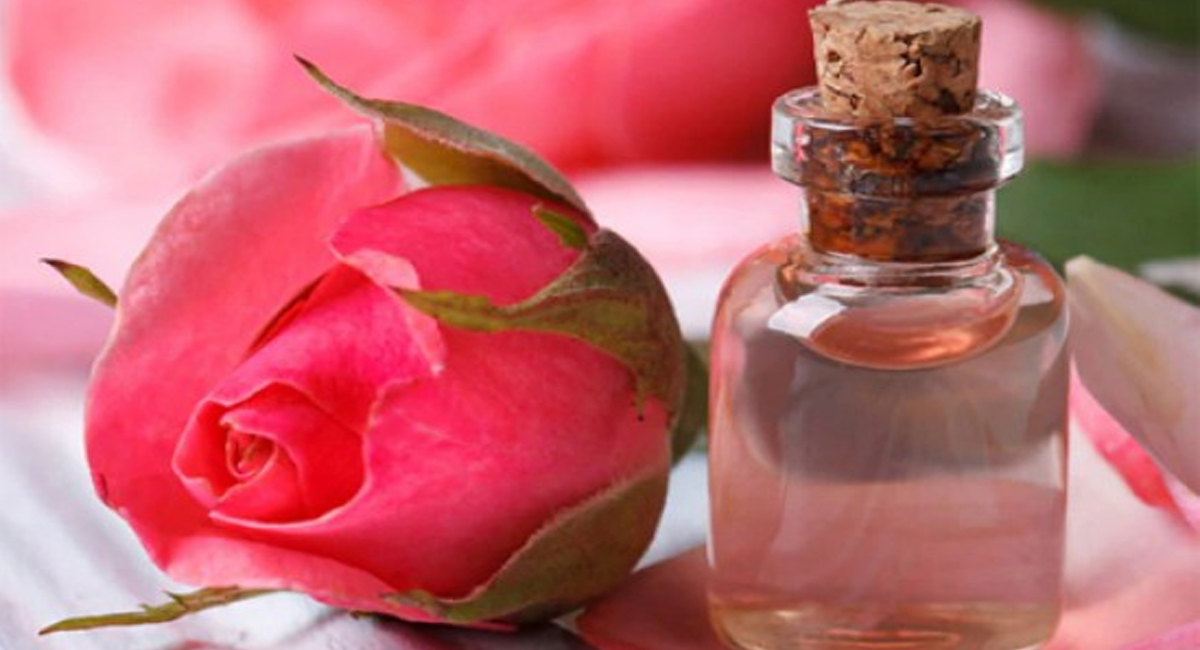 చర్మ సౌందర్యం కోసం రోజ్ వాటర్ వాడుతున్నారా… ఈ విషయాలు తెలుసుకోవాల్సిందే!
