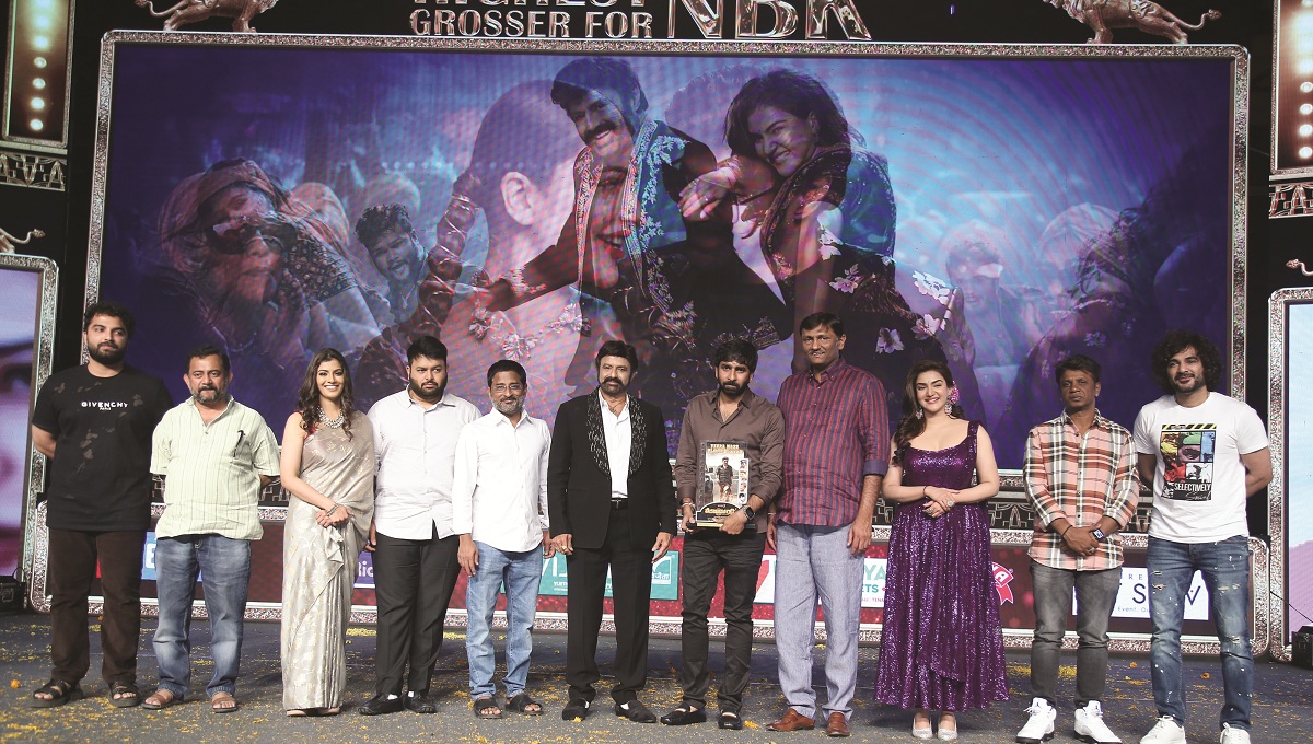 ప్రేక్షక దేవుళ్లుందరికీ కృతజ్ఞతలు :నందమూరి బాలకృష్ణ