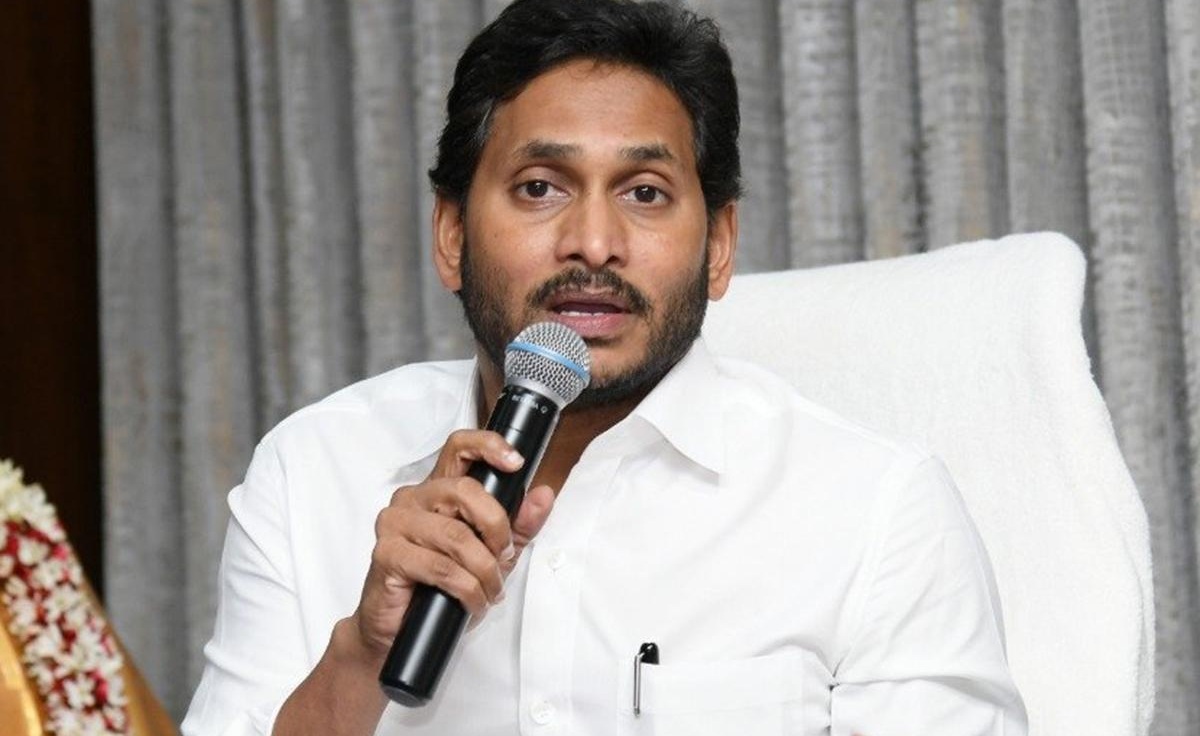 ఉద్యోగుల తప్పేముంది .. జగన్ సర్కార్ కు తప్పులు కనబడటం లేదా?