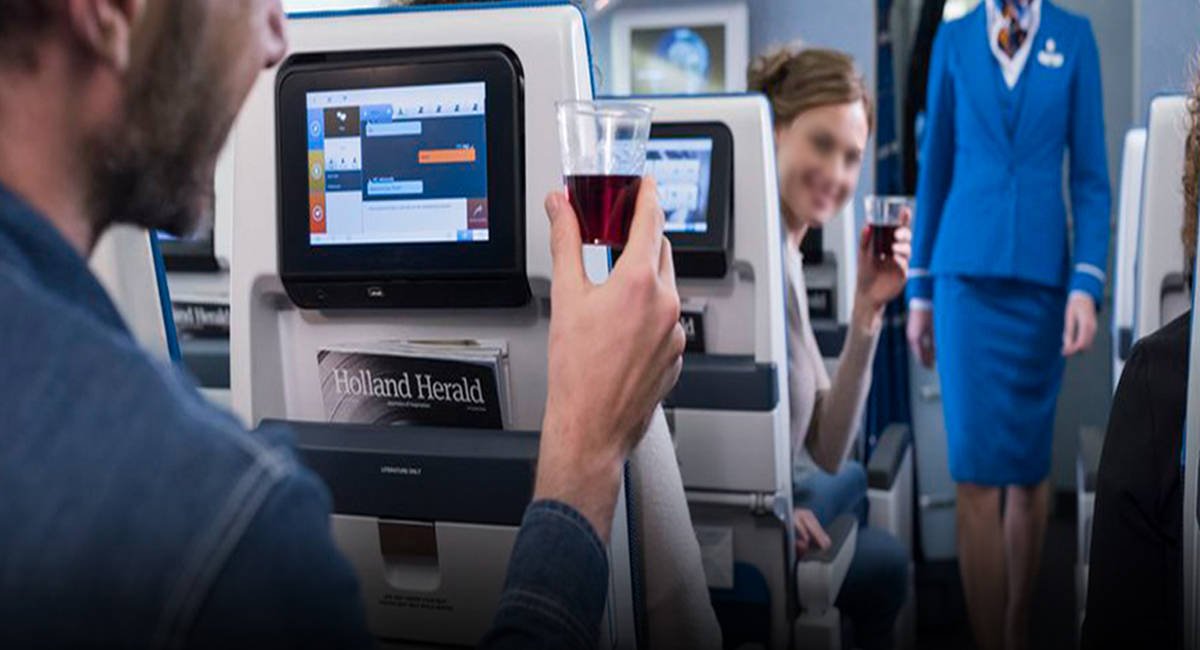 విమానంలో ప్రయాణం చేసే ప్రయాణికులకు మద్యం ఎందుకు ఇస్తారో తెలుసా?