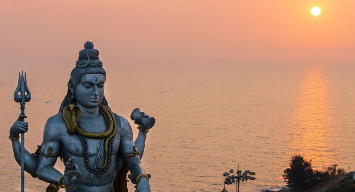 మహాశివరాత్రి రోజు ఈ వస్తువులను దానం చేస్తే చాలు మీ ఇంట కనక వర్షమే!