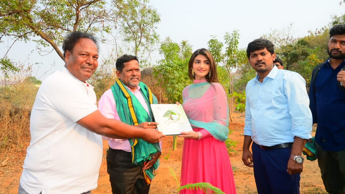 గ్రీన్ ఇండియా ఛాలెంజ్ లో పాల్గొన్న హీరోయిన్ శ్రీలీలా !