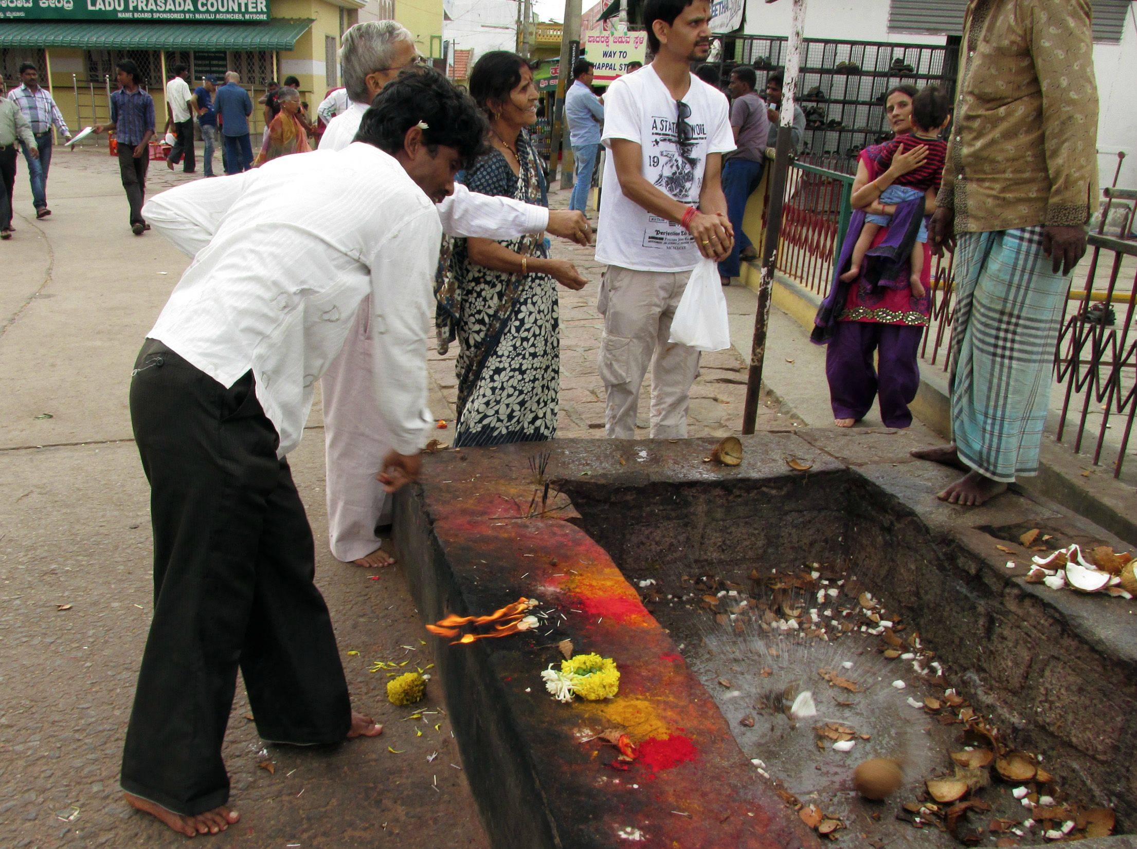 గుడికి వెళ్లి కొబ్బరికాయ కొట్టకపోతే ఇంత నష్టమా.. చెడు జరుగుతుందా?
