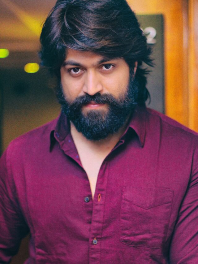 ఇండస్ట్రీ టాక్ : తమిళ్ క్రియేటివ్ డైరెక్టర్ తో యష్ మాసివ్ ప్రాజెక్ట్.?