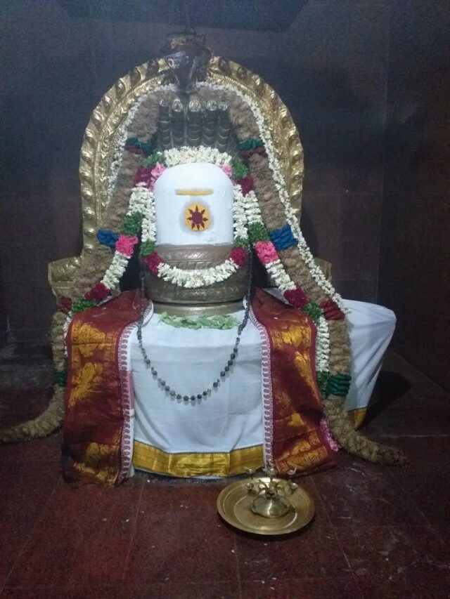 శివాలయంలో ప్రదక్షిణలు చేస్తున్నారా… ఈ నియమాలను పాటించాలని మీకు తెలుసా?