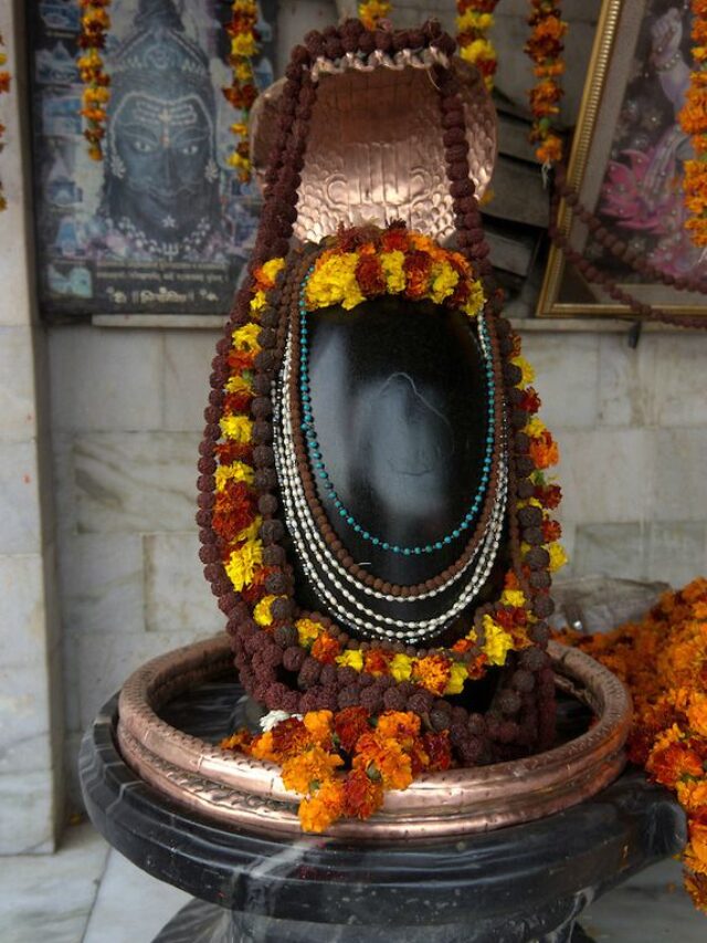 ఇంట్లో శివలింగాన్ని పెట్టి పూజిస్తున్నారా.. అయితే ఈ విషయాలు తప్పక తెలుసుకోండి…?