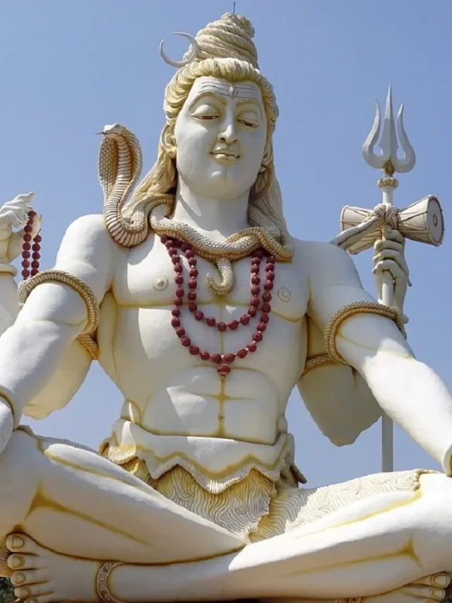 మహాశివరాత్రి రోజు ఈ వస్తువులను దానం చేస్తే చాలు మీ ఇంట కనక వర్షమే!