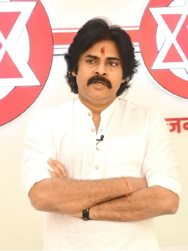 పవన్ ఫ్యాన్స్ కు ఏబీఎన్ ఆర్కే భయపడ్డాడా.. అందుకే అలా క్షమాపణలు చెప్పాడా?