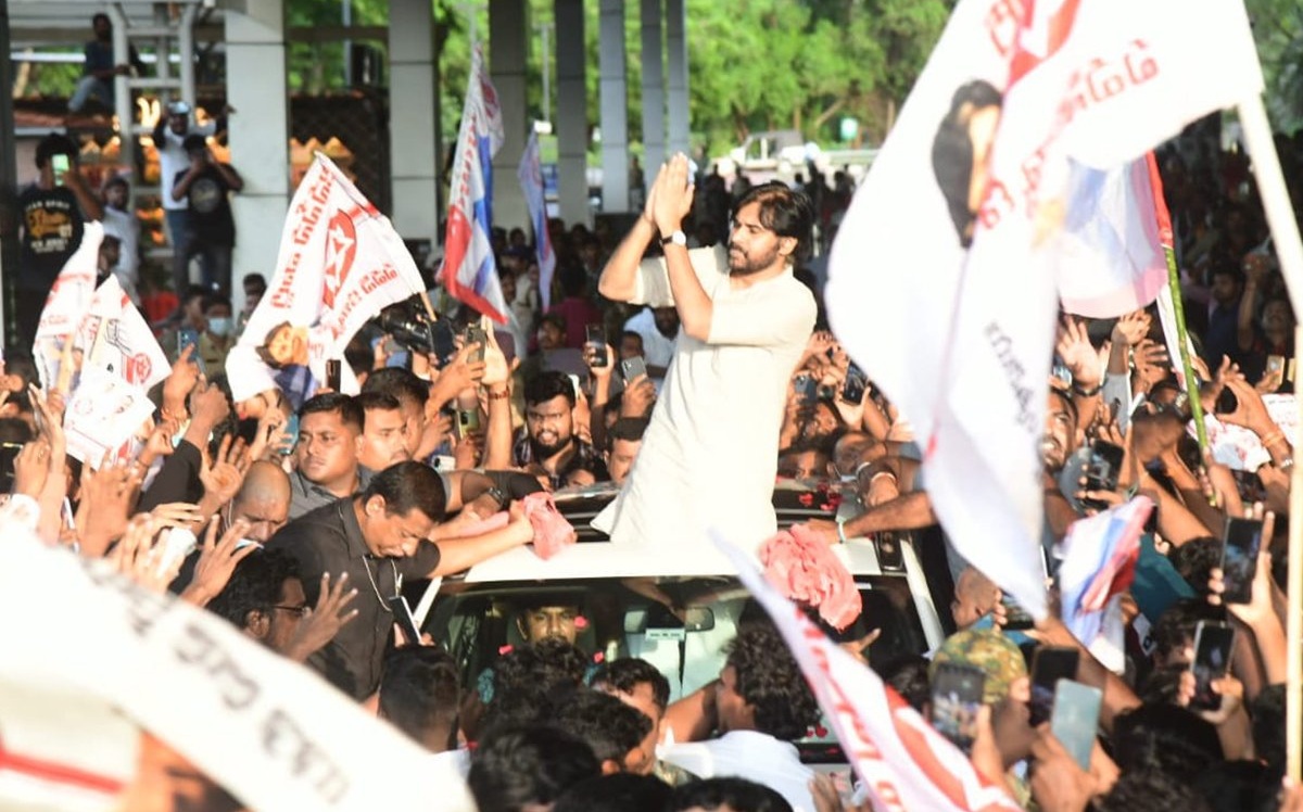 గ్రౌండ్ రిపోర్ట్: సైనికులే స్ట్రెంత్ .. సేనానే వీక్ నెస్!