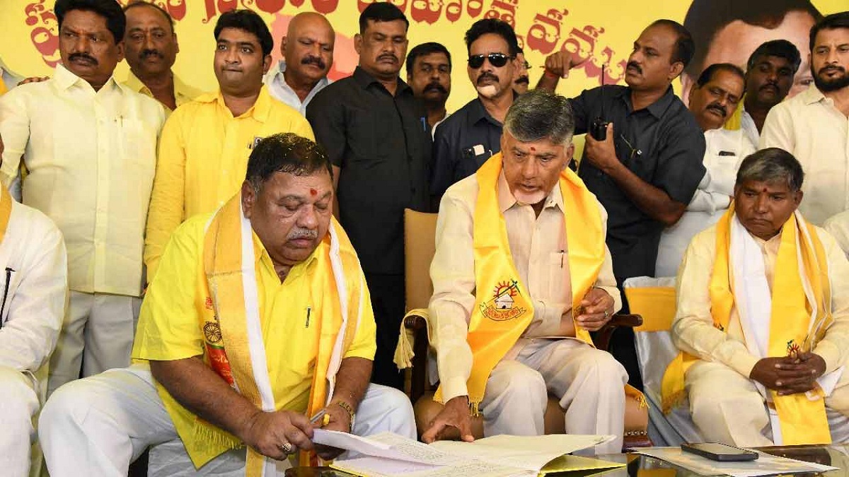 ఏపీలో కాపీ కొట్టి.. “టీ”లో పేస్ట్ చేస్తున్న బాబు & కో!