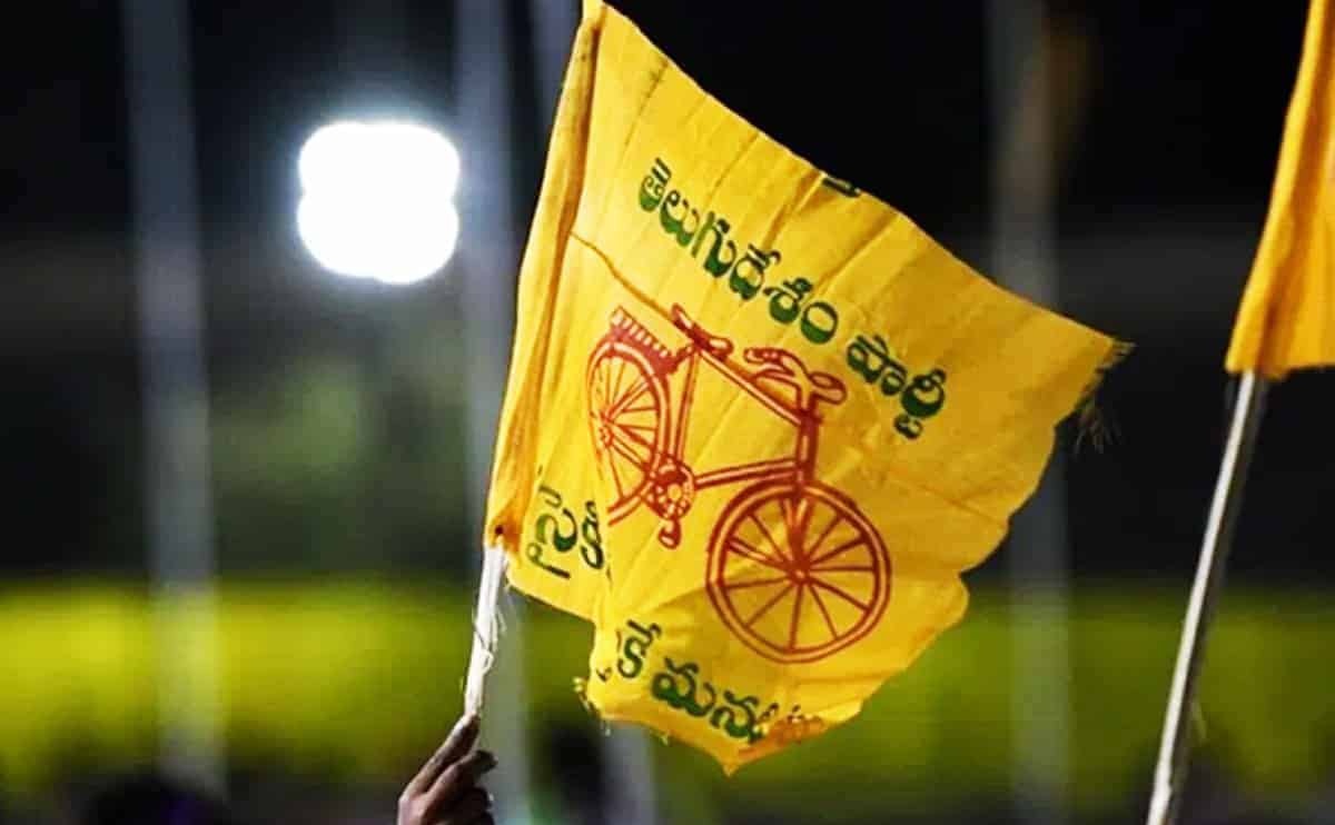 టీడీపీలో అలజడి: అతి సర్వత్ర వర్జయేత్!