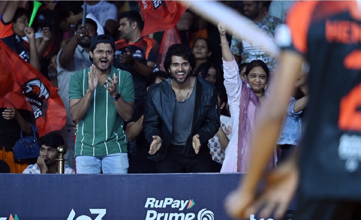 హైదరాబాద్‌ బ్లాక్‌హాక్స్‌కు సహ యజమానిగా విజయ్‌