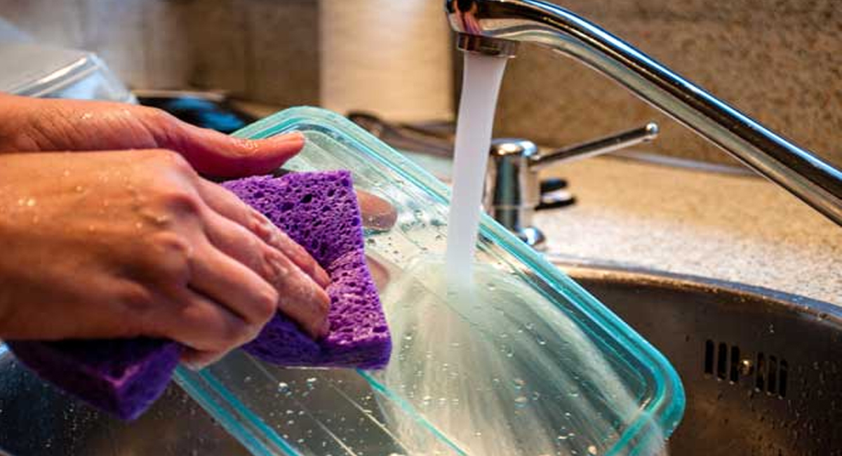 వంటింట్లో వాడే ప్లాస్టిక్ బాటిల్స్ నుంచి దుర్వాసన వస్తోందా…చక్కటి పరిష్కార మార్గాలు మీకోసమే!