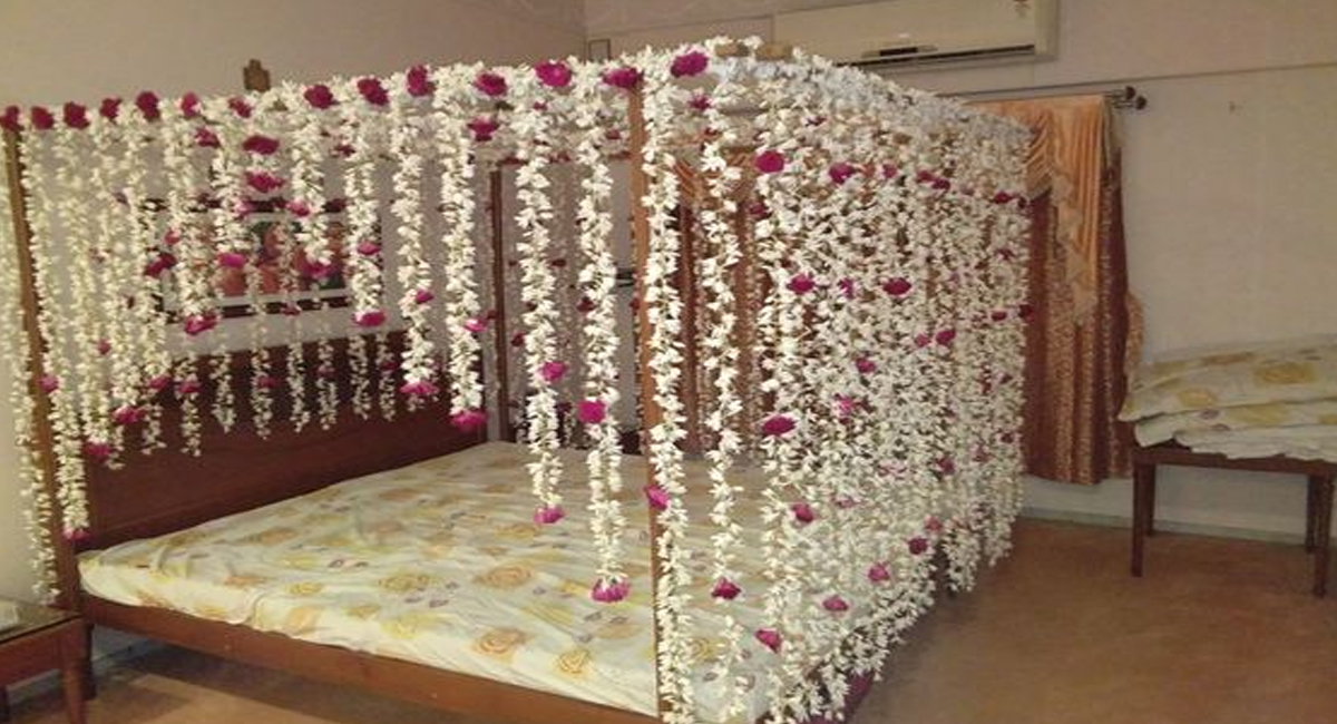 ఫస్ట్ నైట్ రోజు గది మొత్తం మల్లెపువ్వులతో అలంకరించడానికి కారణమేంటో తెలుసా?