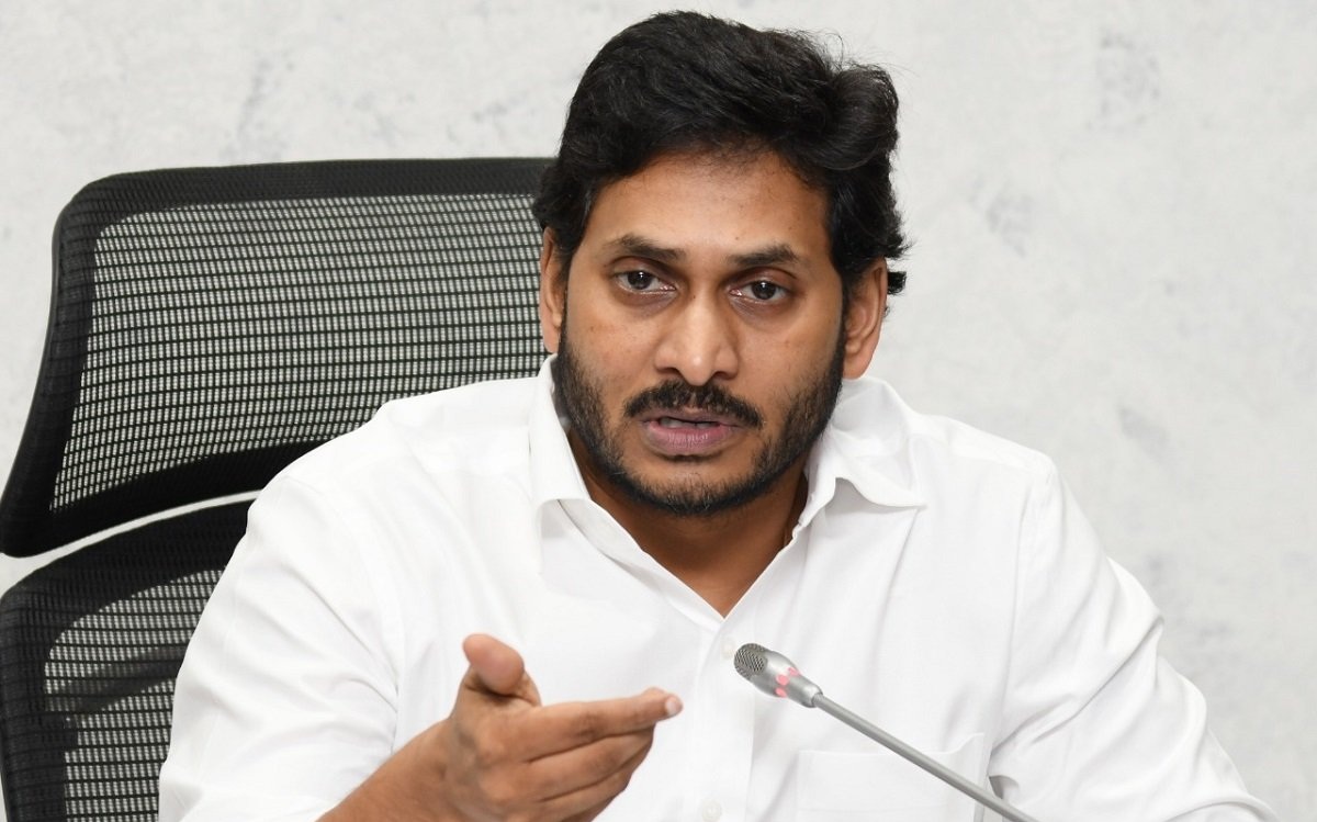 ఆ మంత్రికి వైఎస్ జగన్ షాక్ ఇవ్వబోతున్నారా.?