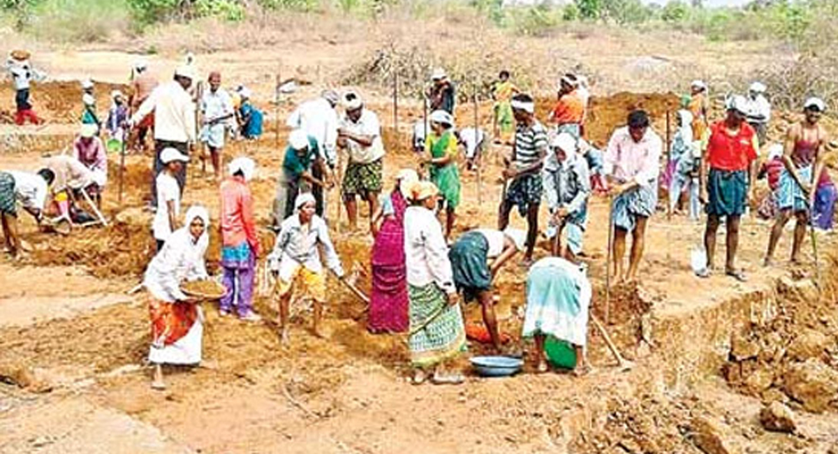 సామాన్యులకు కేంద్రం శుభవార్త.. ఉపాధి హామీ పథకం డబ్బులు భారీగా పెంపు?