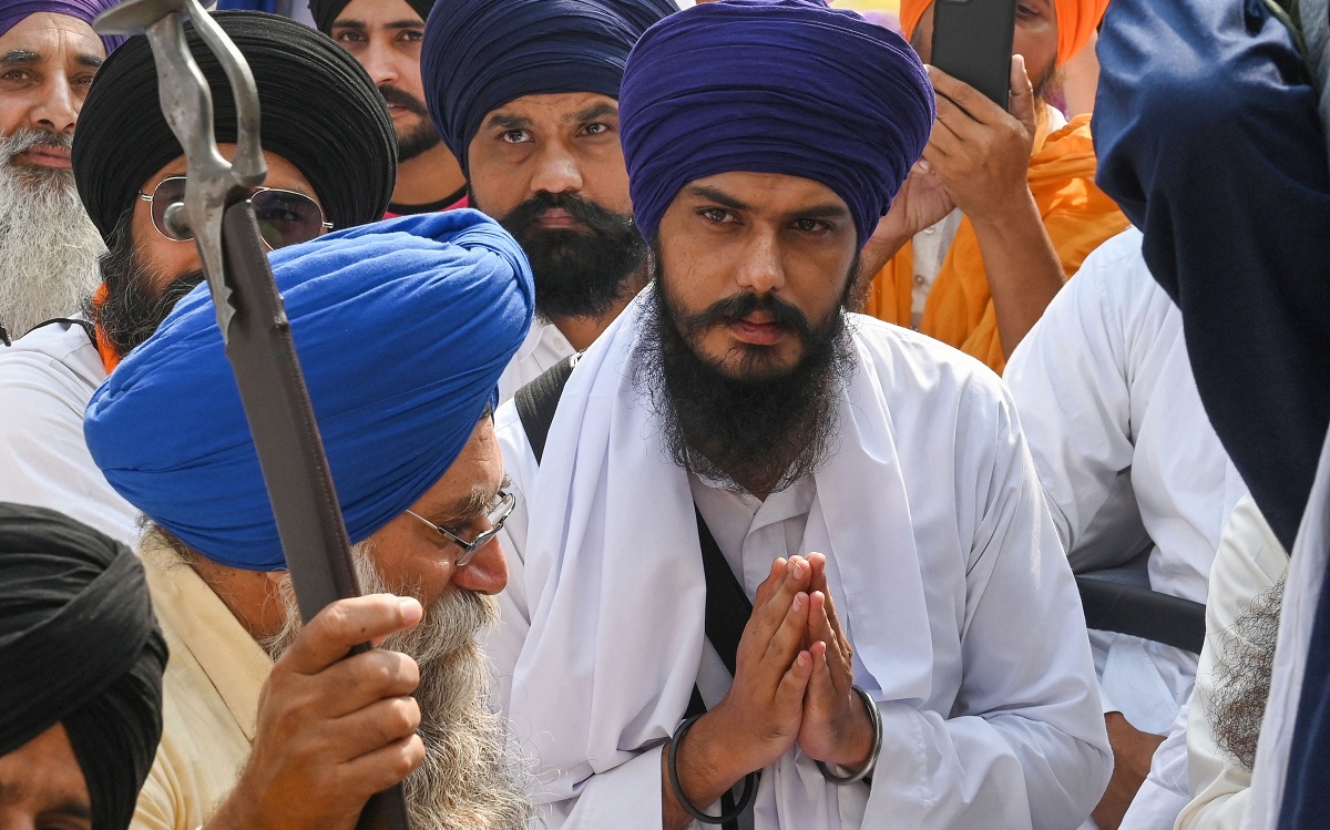 అమ్మాయిలతో అమృత్ పాల్… రొమాంటిక్ థ్రిల్లర్ కం హర్రర్!