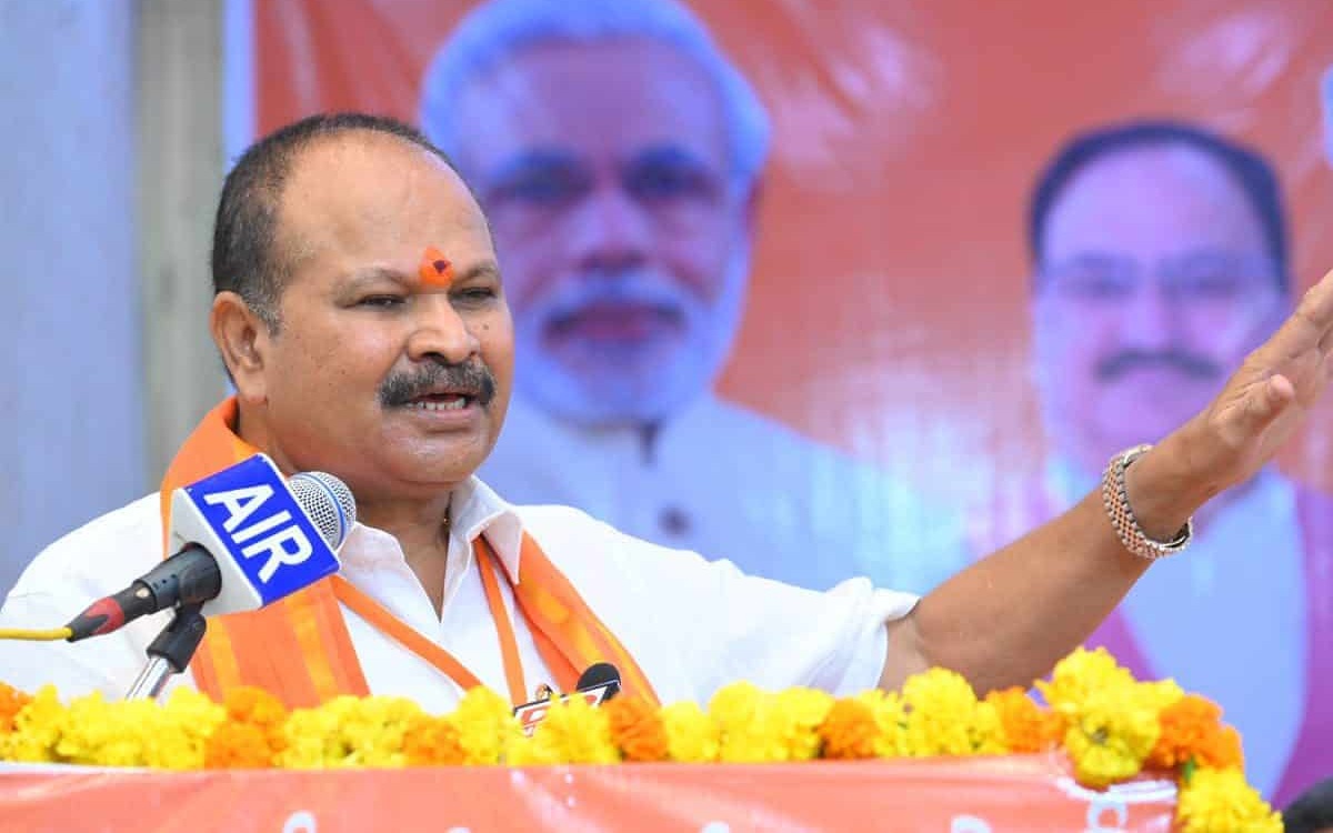 పూర్తిగా పసుపు వర్ణంలోకి మారిపోయిన కన్నా!