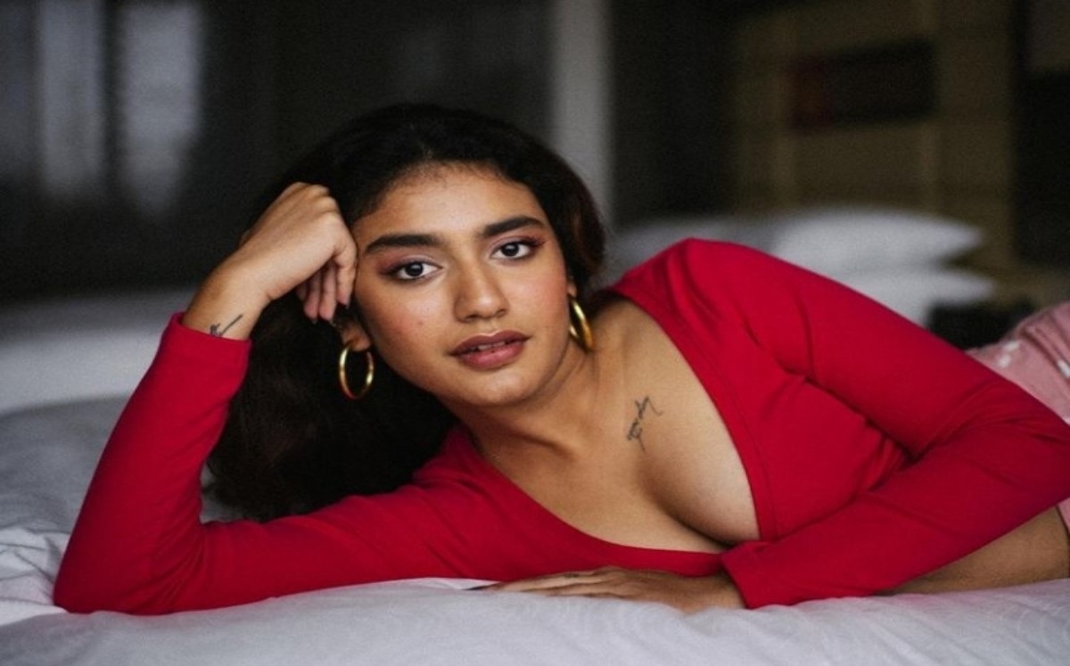 టాటూస్ చూపిస్తూ… ప్రియ ప్రకాష్ అందాల విందు