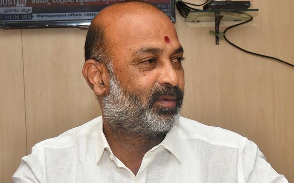ఫ్యాన్స్ డౌట్: బండికి ఏమైనా కొమ్ములున్నాయా?