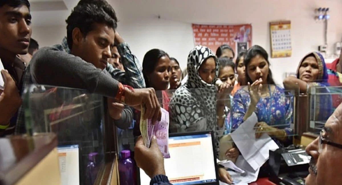 ఆ బ్యాంకు కస్టమర్లకు షాక్ ఇచ్చిన ఆర్బిఐ.. కస్టమర్లు ఇకపై పూర్తి డబ్బు డ్రా చేయలేరు..?