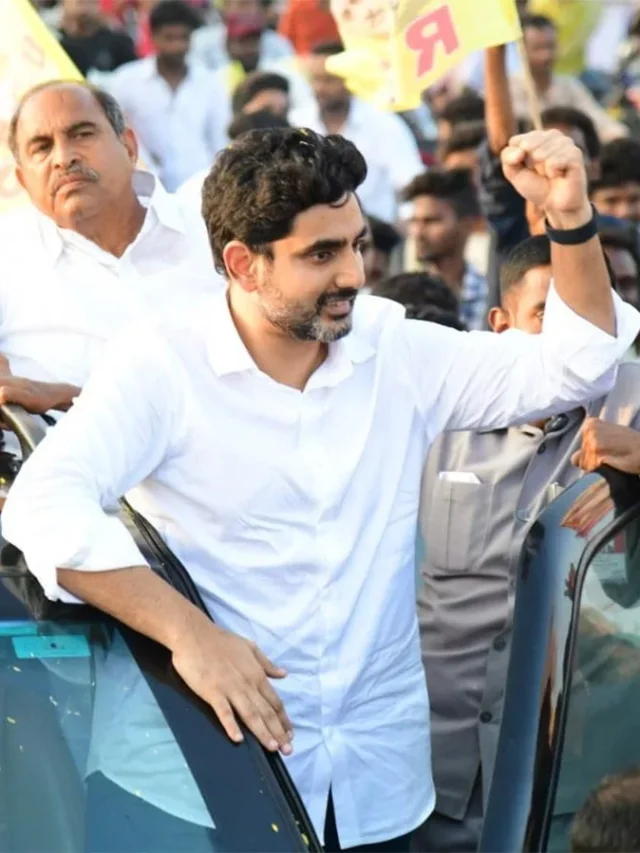 సెల్ఫీ పిచ్చితో అడ్డంగా దొరికేస్తున్న చినబాబు!