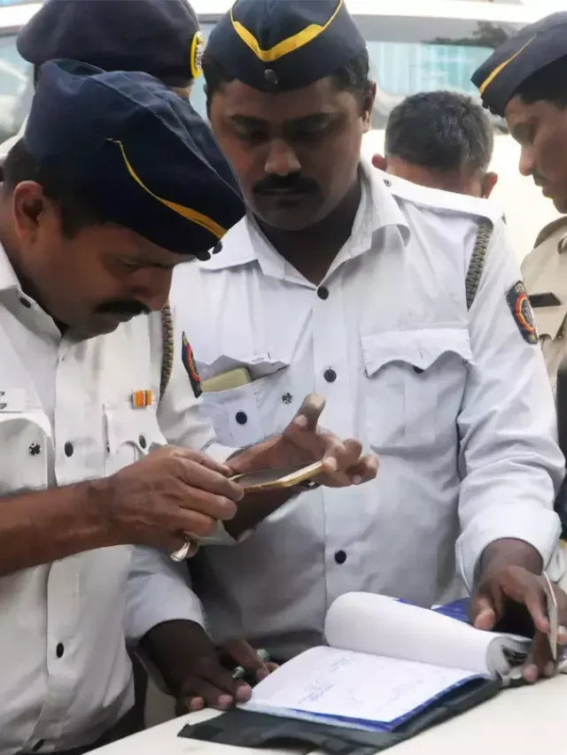 డ్రైవింగ్ లైసెన్స్ ఇంట్లోనే మర్చిపోయారా… ఈ సింపుల్ పద్ధతులను పాటిస్తే ఫైన్ కట్టాల్సిన పని లేదు తెలుసా?