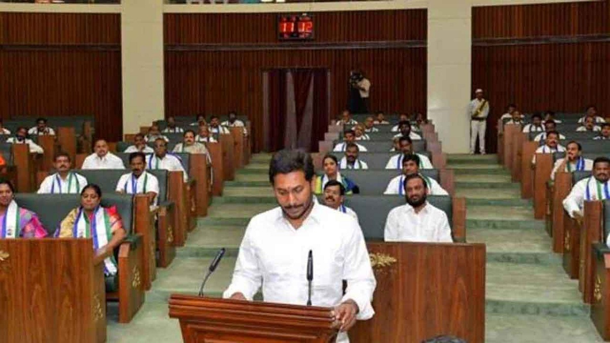 తప్పించుకున్న ఆ క్రాస్ ఓటర్ ఎవరబ్బా.?