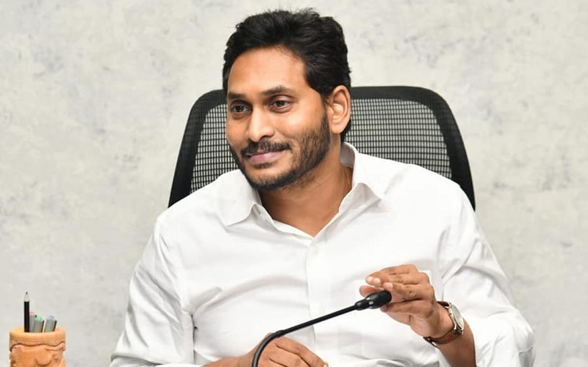 మోగిన ప్రమాద ఘంటికలు.! వైఎస్ జగన్ అప్రమత్తమవ్వాల్సిందే.!