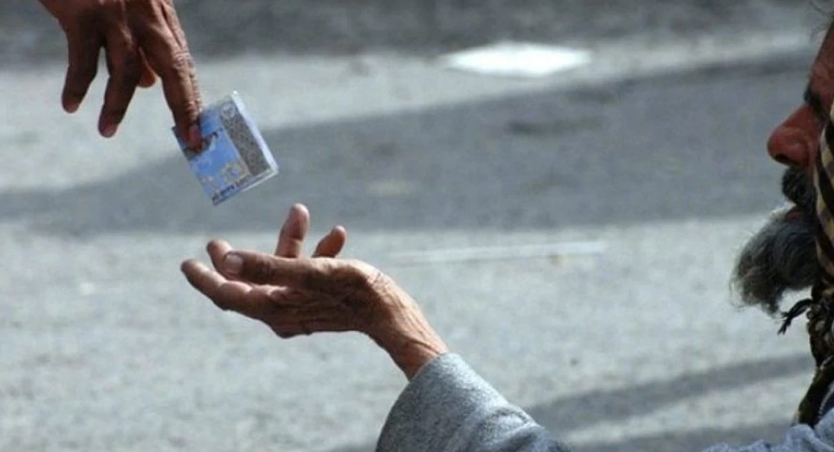 పొరపాటున కూడా ఈ వస్తువులను ఎవరు ఎవరికి దానం చేయకూడదు..?