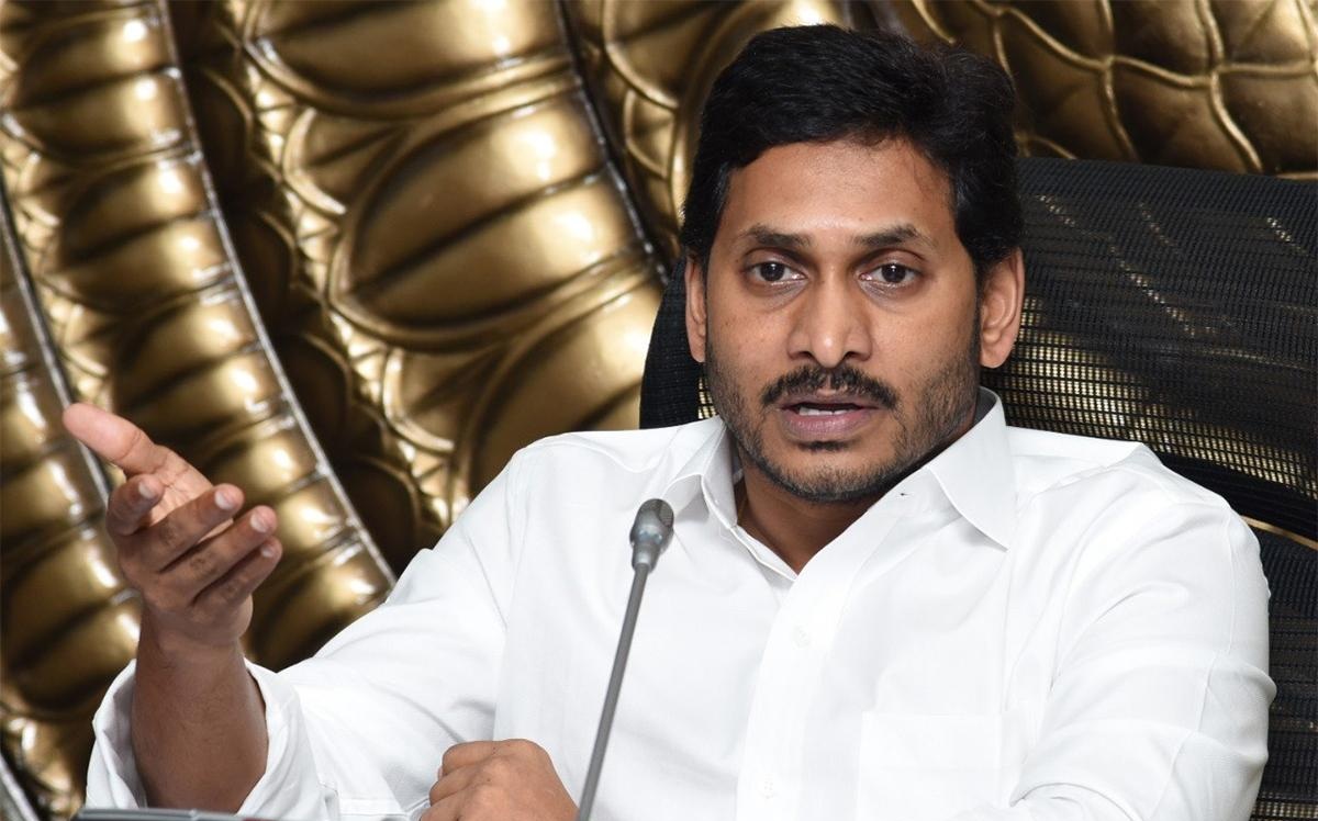 జగన్ ని సచివాలయం స్టాఫ్ దెబ్బేసినట్లేగా?