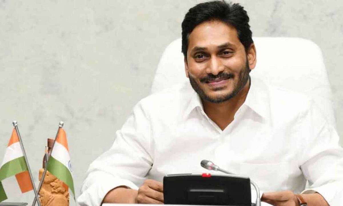 సచివాలయాల విషయంలో జగన్ సంచలన నిర్ణయం!