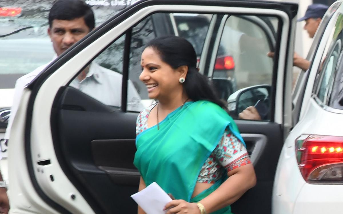 ఈడీ అధికారులను ఎదురుప్రశ్నిస్తున్న కవిత!