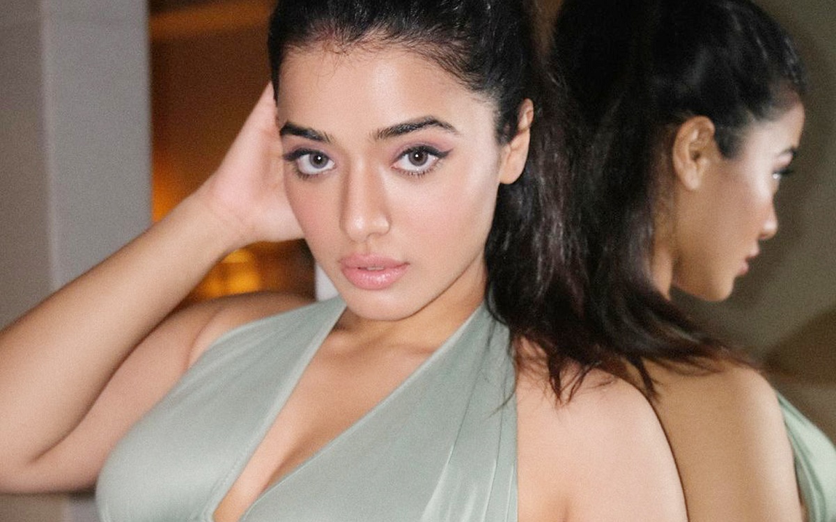 కుర్రాళ్ల మతి పోగొడుతున్న కేతిక శర్మ!