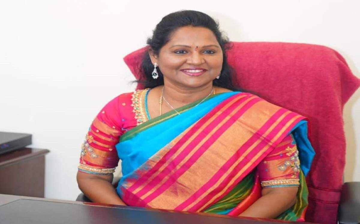 కొత్త డౌట్: జగన్ కు శ్రీదేవి రిక్వస్ట్!