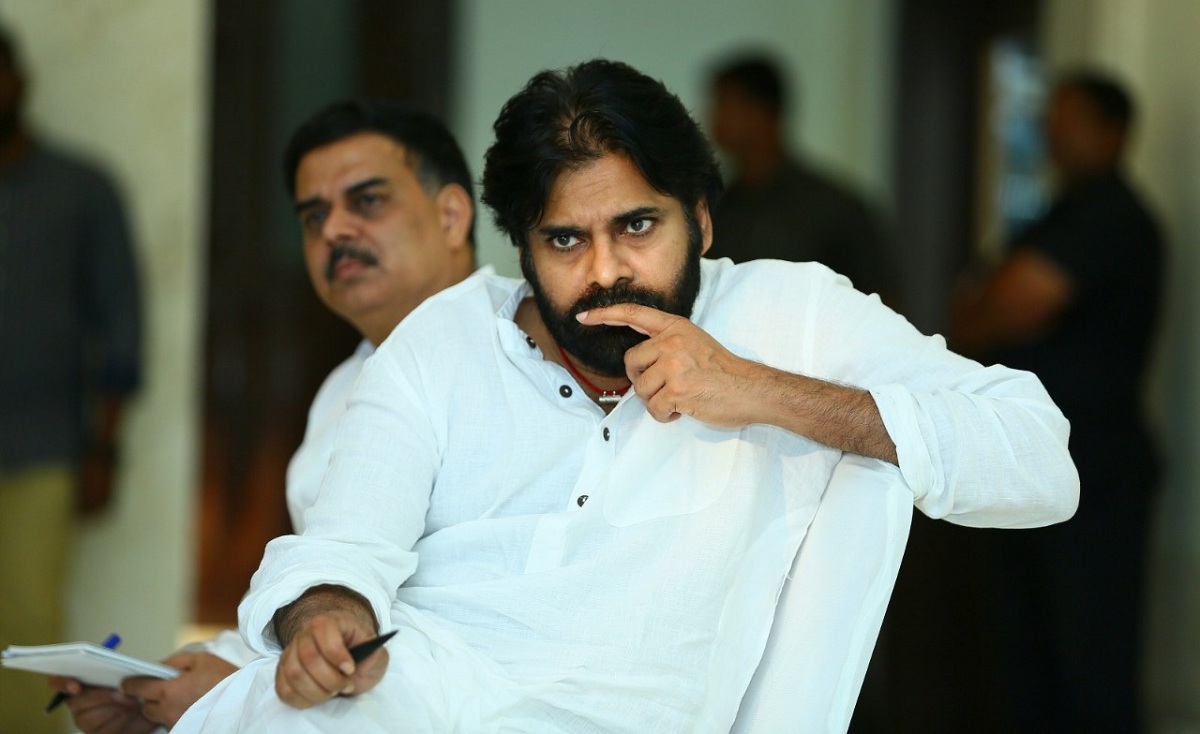 బీజేపీ తెగతెంపులకి భయపడుతున్న పవన్ కళ్యాణ్