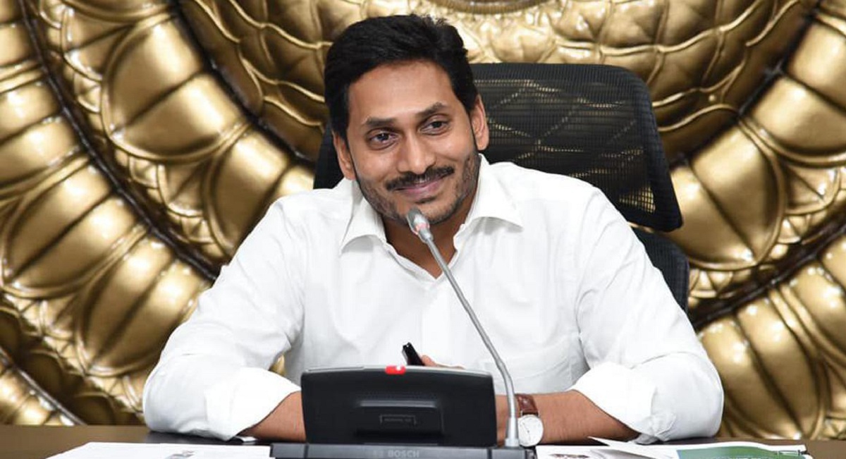 ఏపీలో ఉపఎన్నికల దిశగా జగన్ అడుగులు వేయనున్నారా.. వాళ్లకు షాక్ తప్పదా?