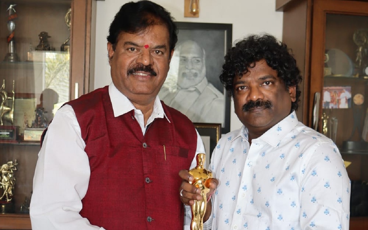 చంద్రబోస్ ని సన్మానించిన డా. ప్రతాని రామకృష్ణ గౌడ్.