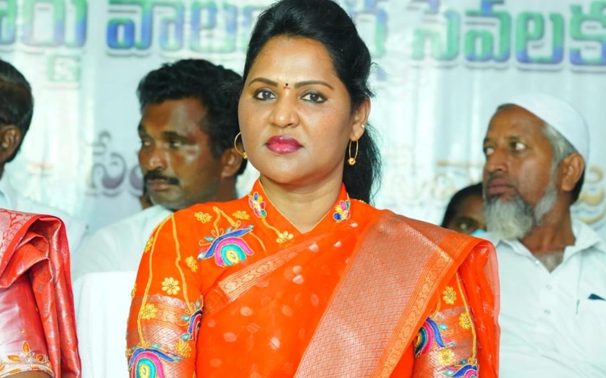 వైఎస్ భారతిని వాడుకోలేకపోయిన శ్రీదేవి!