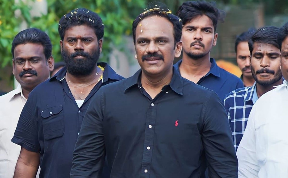 వంగవీటి రాధా కి ఎవరు సలహాలిస్తున్నారు?