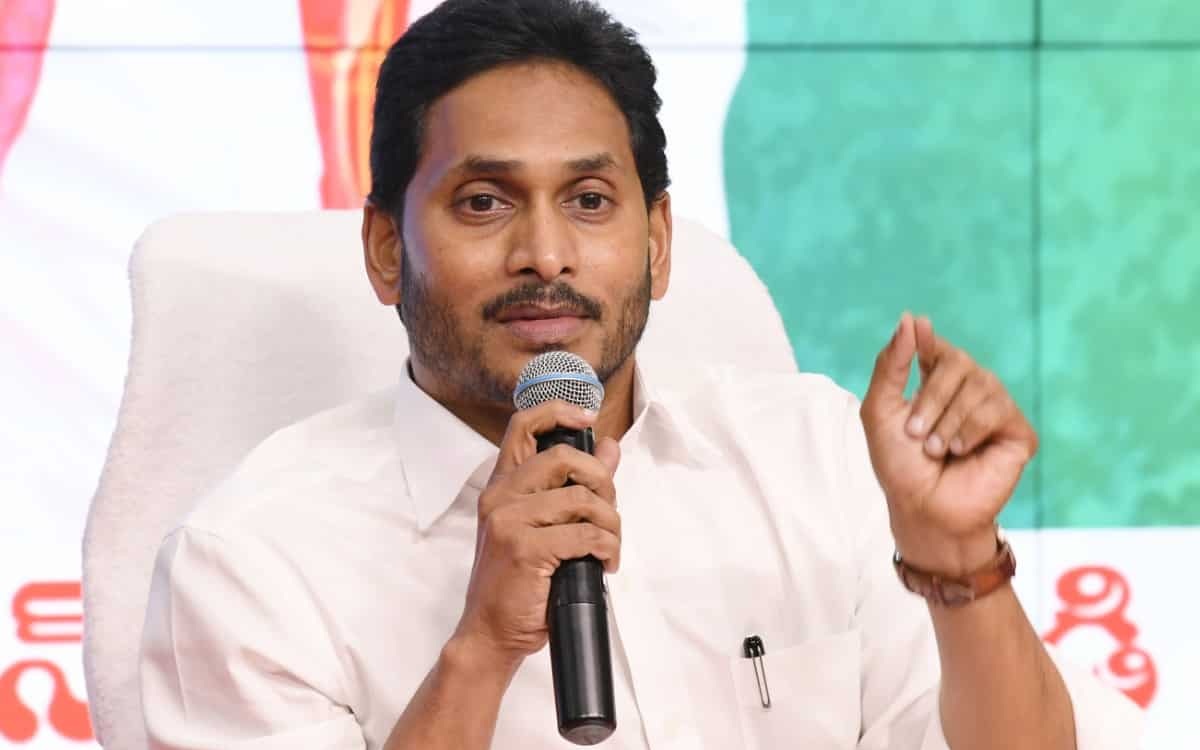 నమ్ముకున్న జనమే నట్టేట ముంచేస్తారు.!
