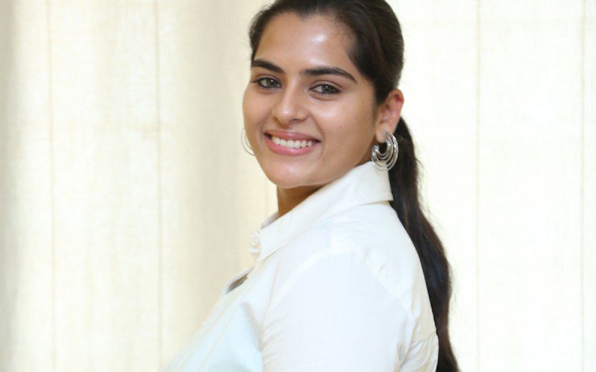 థైస్ అందాలతో బలగం భామ స్టన్నింగ్
