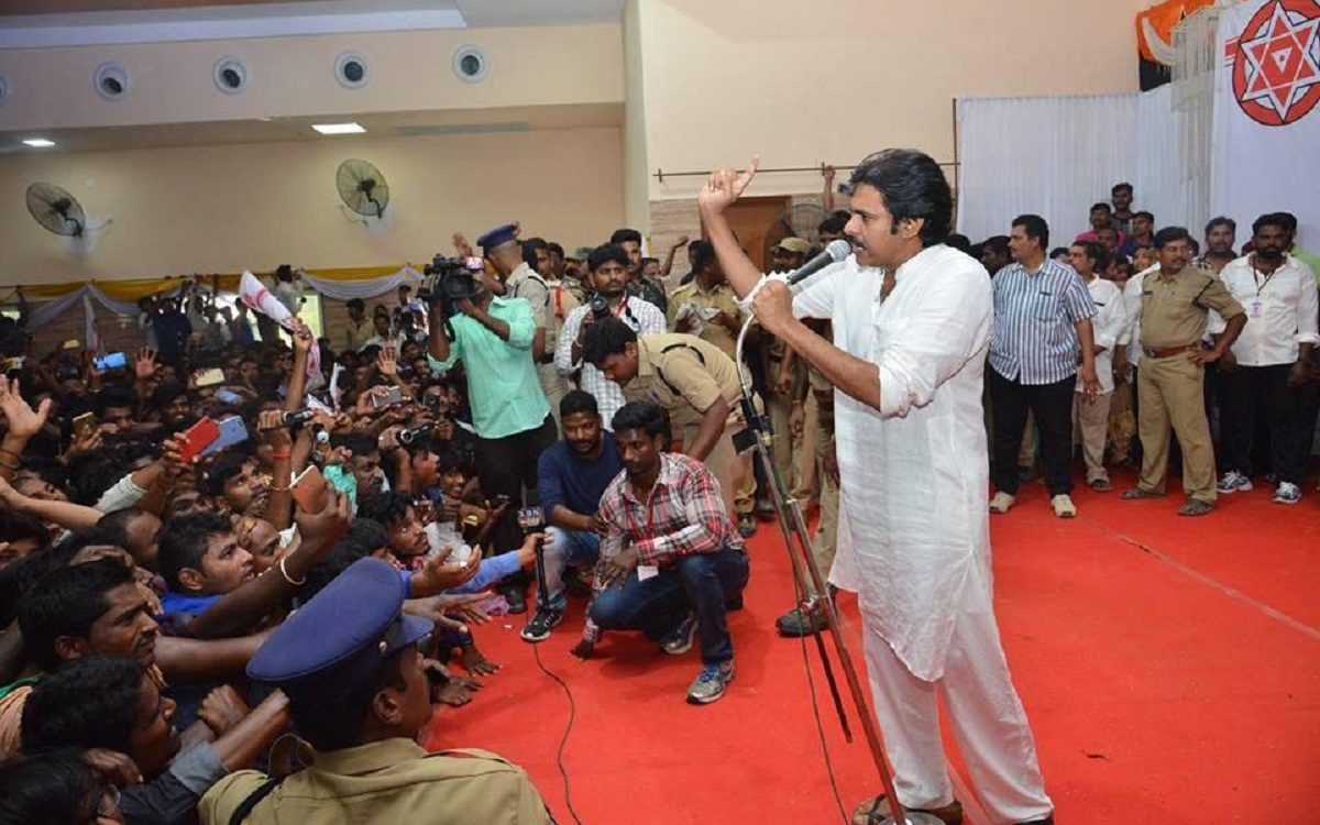 జనసేనాని ధైర్యంగానే వున్నారు సరే.! జనసైనికులో మరి.?