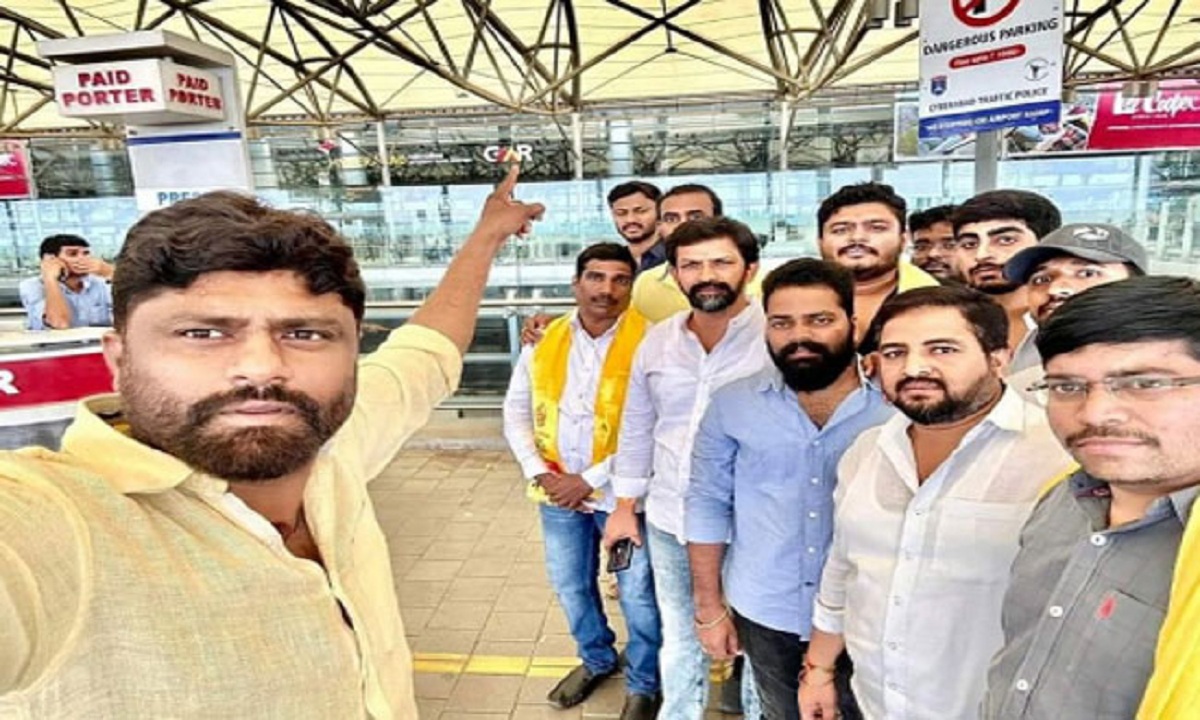 వైరల్ గా “శంషాబాద్ ఎయిర్ పోర్ట్” సెల్ఫీ చాలెంజ్!