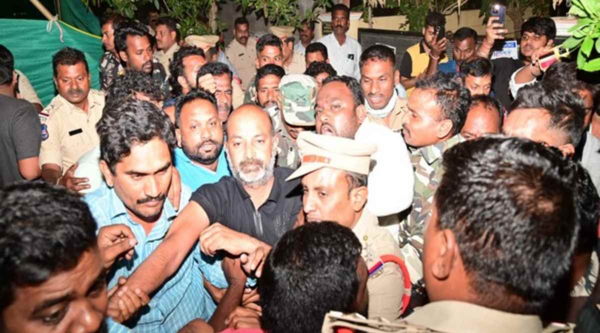 పేపర్ లీక్ రాజకీయం.! విద్యార్థులతో చెలగాటమా.?
