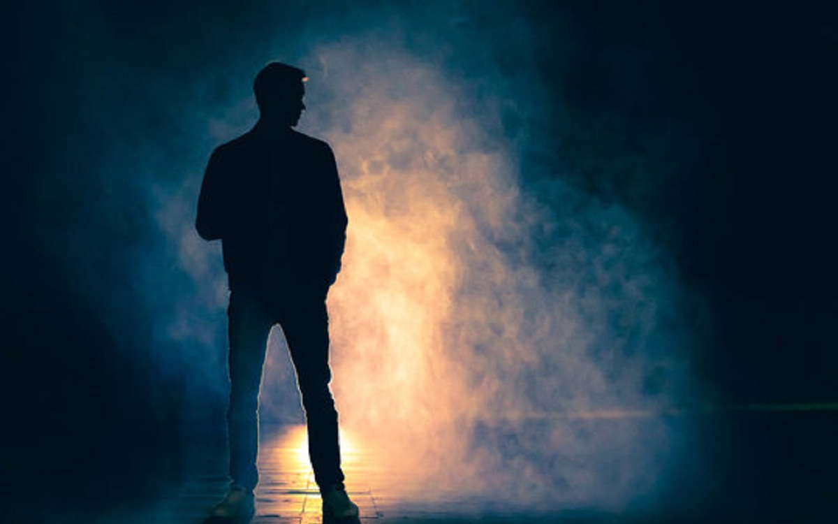 పెంచిన పాముతో కాటేయించుకున్న యువ నిర్మాత.!