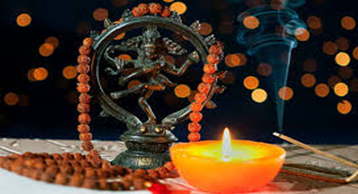 రుద్రాక్ష ధరించే సమయంలో పాటించాల్సిన ఈ నియమాల గురించి మీకు తెలుసా?