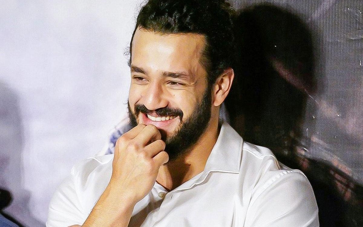 సొంత కుంపటి పెట్టబోతున్న అక్కినేని అఖిల్.!