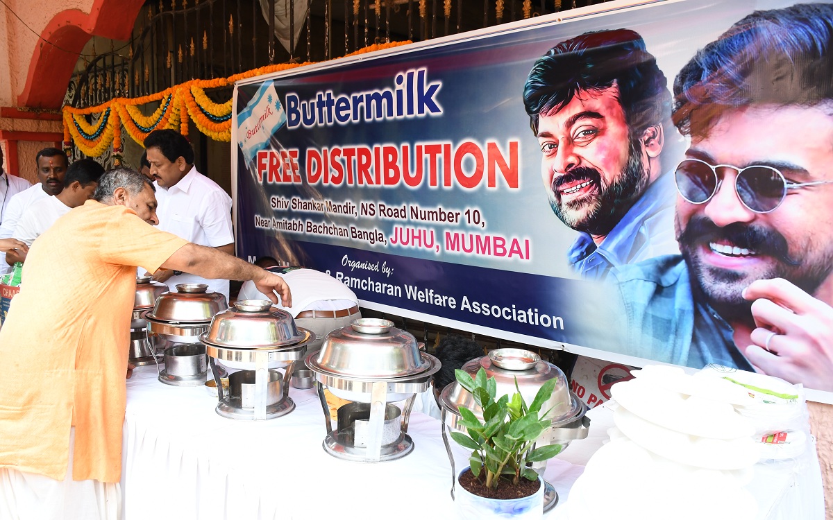 మండు వేసవిలో చల్లటి స్ఫూర్తి పంచుతున్న రామ్‌చరణ్‌  అభిమానులు