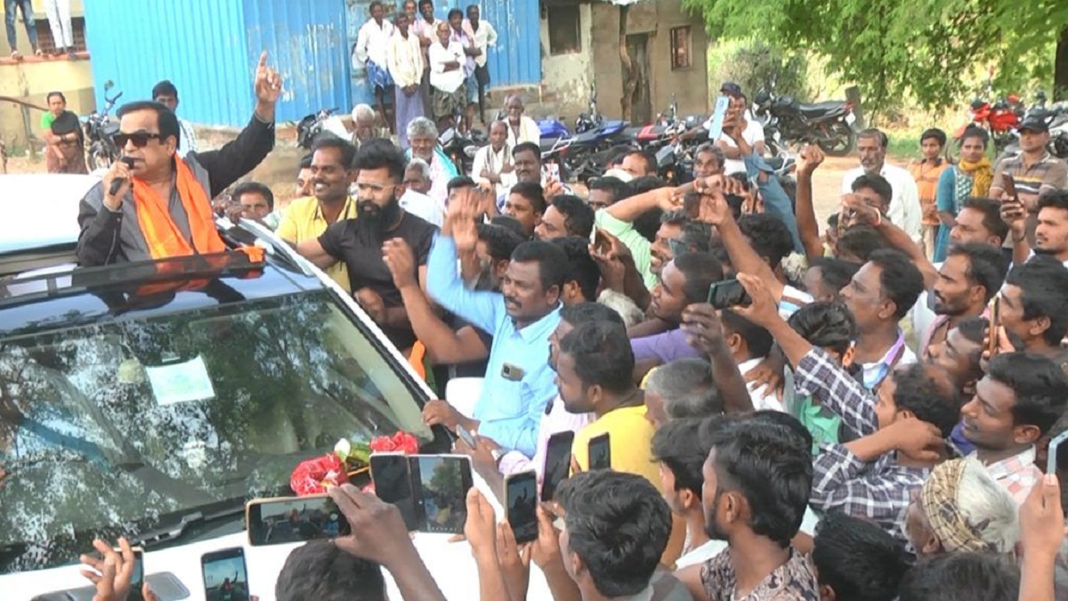 పాలిటిక్స్ లో బిజీబిజీగా బ్రహ్మానందం